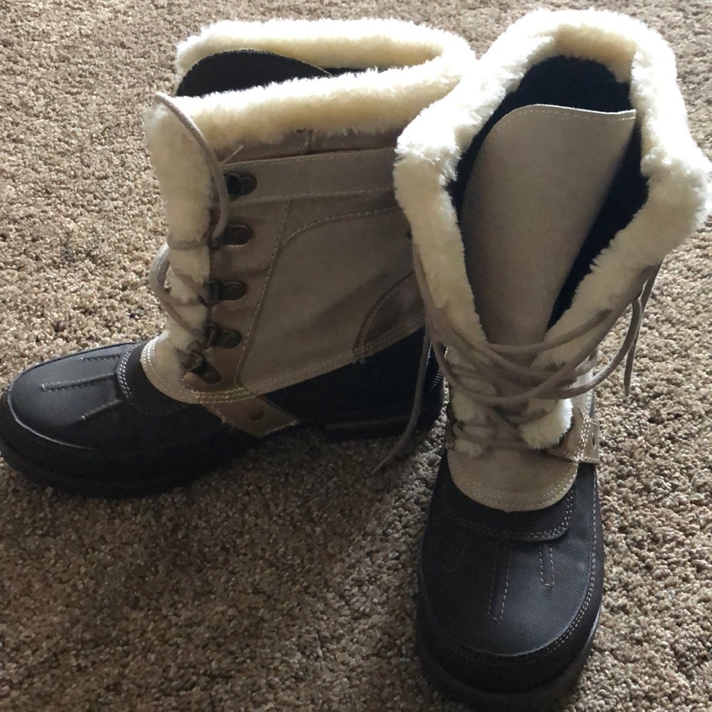 Never Worn Faux Fur Lined Duck Boot